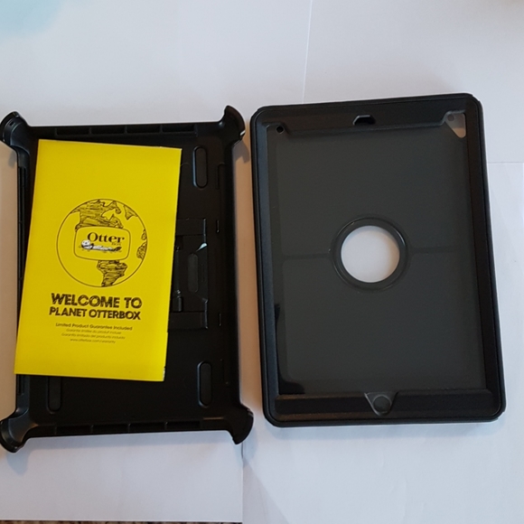 IPAD Pro 9.7-inch Defender Case - Picture 5 of 8